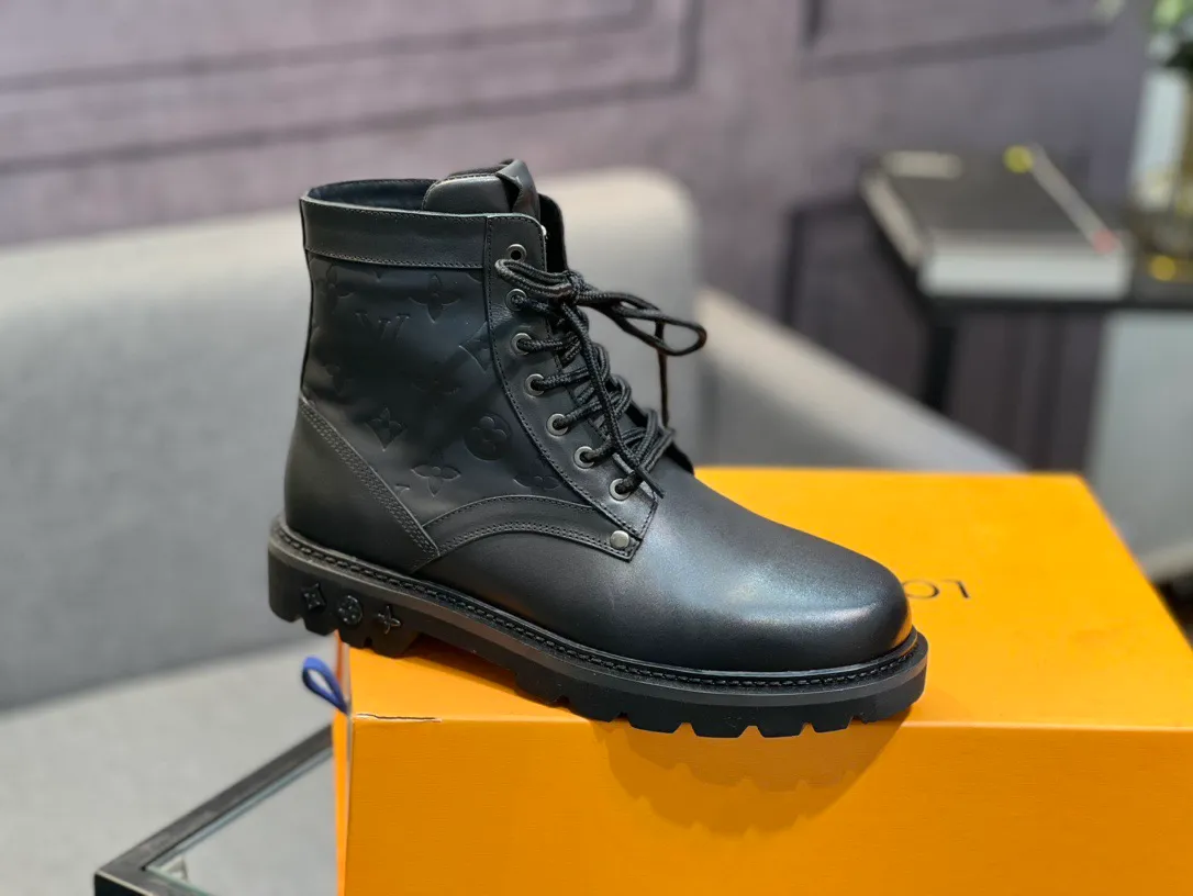 Men's shoes 💰920 L Home - the latest LV men's business casual boots, luxury and nobility are a must. They are all made of imported original first-layer cowhide, just to create a more comfortable wearing experience. ➕Top imported water-dyed full cow lining, original high wear-resistant outsole! 👏👏 Size: Male 39-44; (38 45 46 customized)